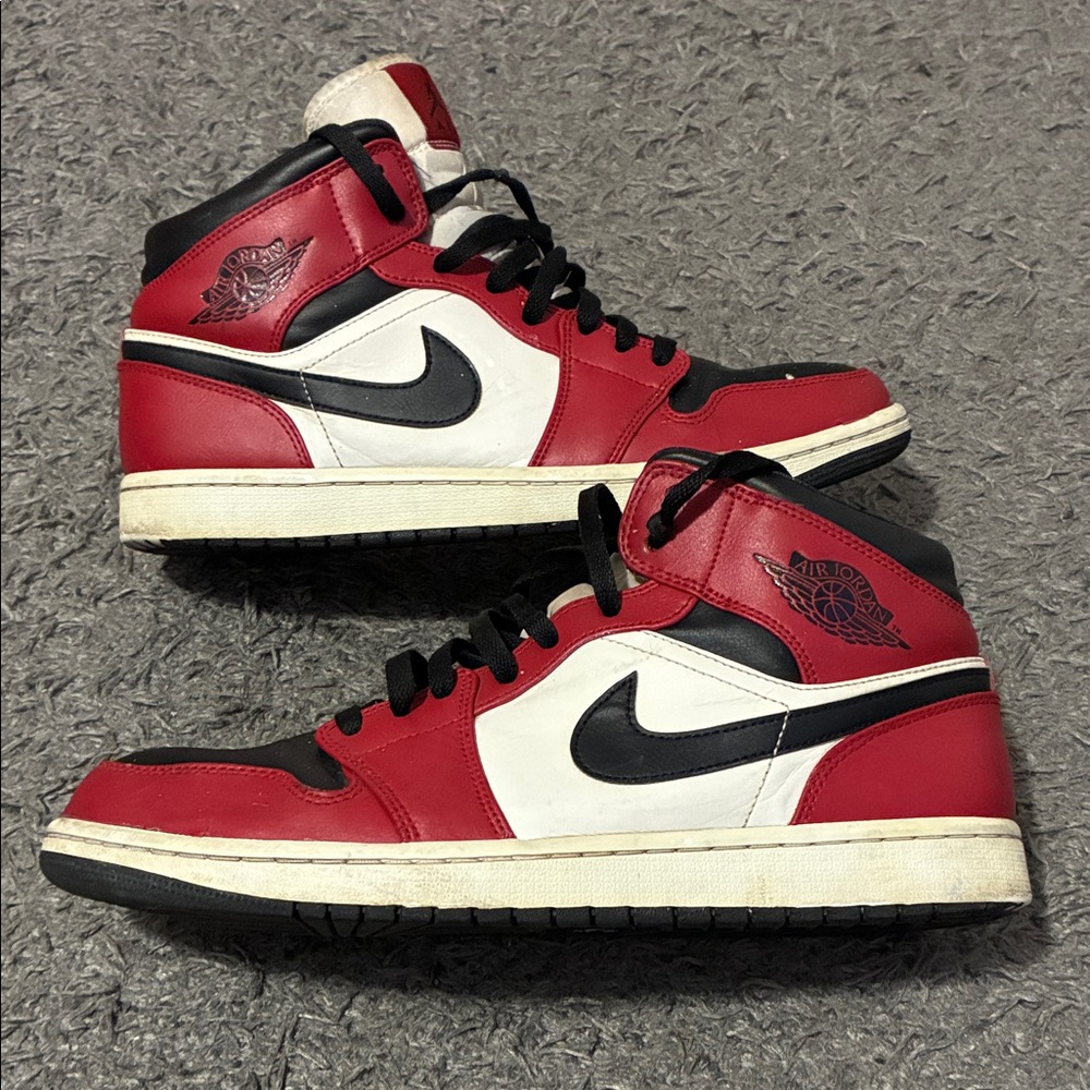 Jordan 1 mid